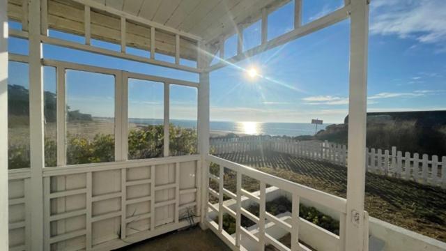 Maison Sur La Plage Avec Vue Mer Panoramique Le Martray Exterior photo